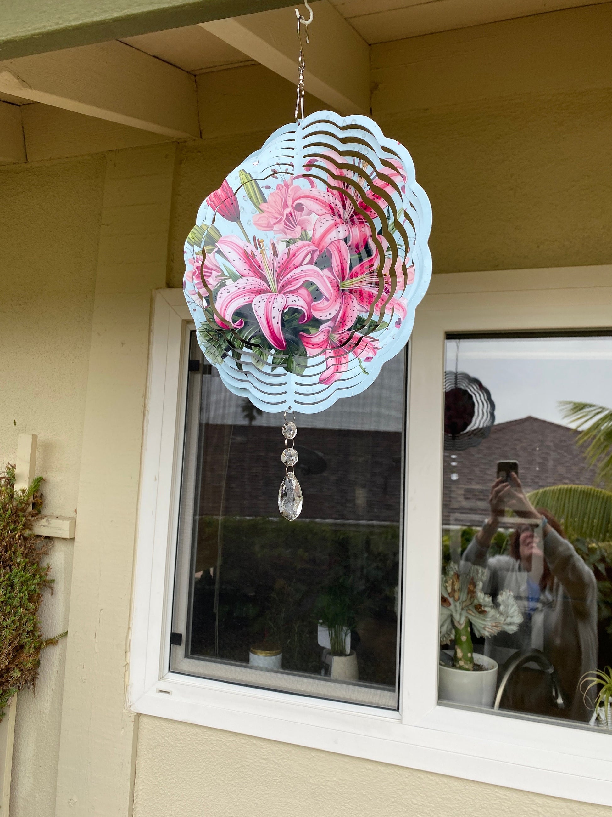 Stargazer Lily Wind Spinner, Hanging Bright Colored Summer Flower Wind Sun Catcher, Twirling Garden Gifts, Lily Flower Garden Art