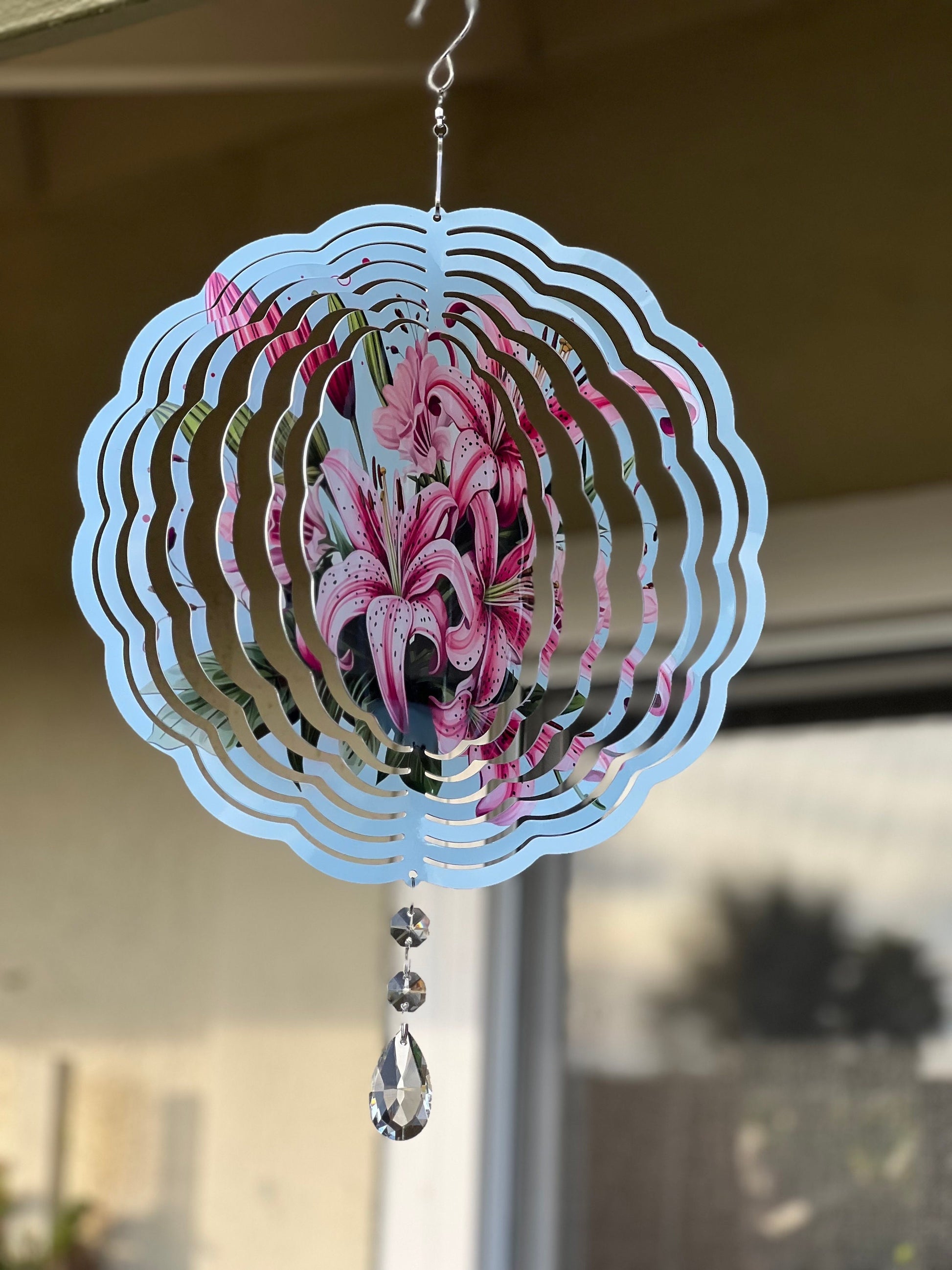 Stargazer Lily Wind Spinner, Hanging Bright Colored Summer Flower Wind Sun Catcher, Twirling Garden Gifts, Lily Flower Garden Art