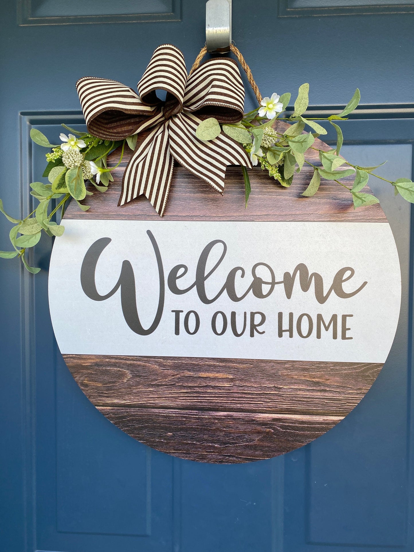 Welcome Wood Look Doorhanger with greens and a bow, minimalist door decoration, Circle Door Hanger, Welcome Wreath